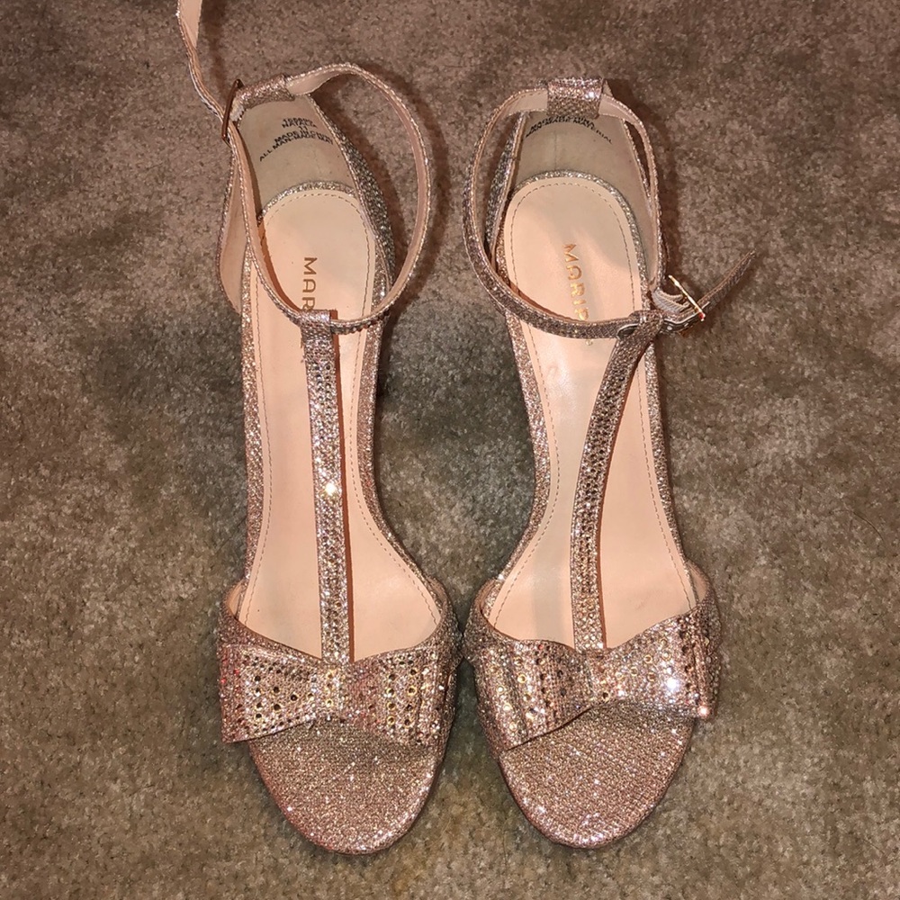 Glittery bow heels!